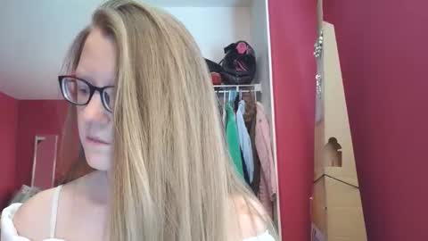 AngelicAngel online show from March 18, 2026, 6:44 pm