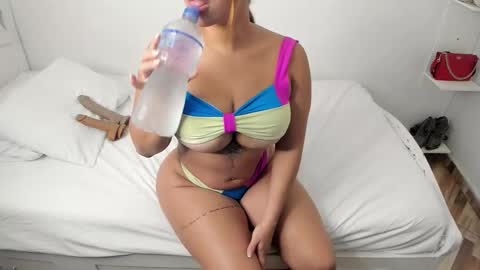 Snapshot of angelinacastro09 chatting on November 27, 2025, 6:54 pm angeline online show from November 27, 2025, 6:54 pm