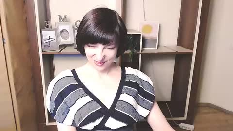 Snapshot of angelinalov_ chatting on April 22, 2026, 8:28 am Angelina online show from April 22, 2026, 8:28 am