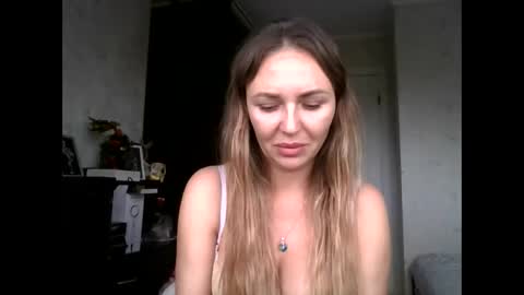 angelinalove28 online show from October 19, 2025, 7:42 am