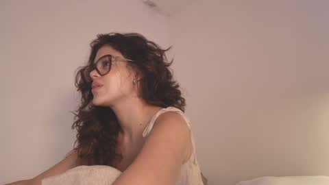 Snapshot of angelinarosss_ chatting on May 18, 2026, 10:59 pm online show from May 18, 2026, 10:59 pm