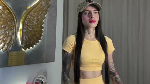 Angeline Smith  online show from December 22, 2025, 11:35 pm