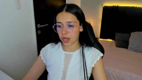 angeline_davies online show from October 22, 2025, 4:02 am