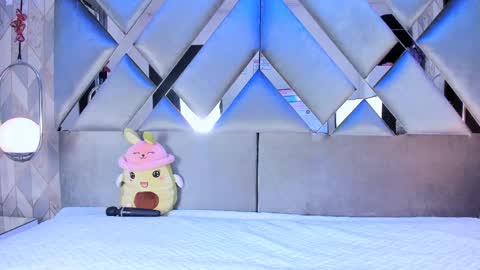 Angelique online show from October 17, 2025, 9:28 pm