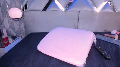 Angelique online show from October 26, 2025, 11:05 am