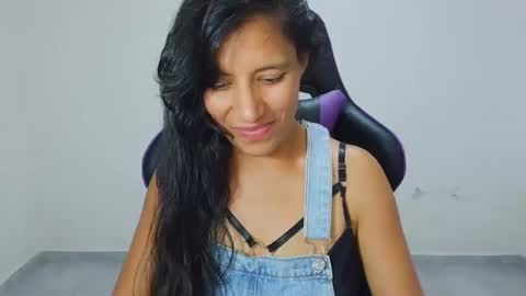 Snapshot of angelitaa_hot chatting on July 14, 2026, 12:13 am angela online show from July 14, 2026, 12:13 am