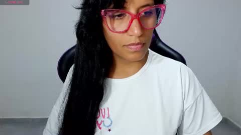 Snapshot of angelitaa_hot chatting on July 19, 2026, 12:25 am angela online show from July 19, 2026, 12:25 am