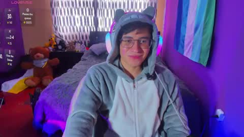Snapshot of angelito18_twink chatting on June 7, 2026, 8:01 pm Angel online show from June 7, 2026, 8:01 pm