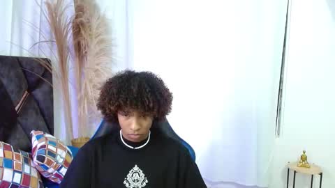 Angel online show from November 3, 2025, 8:43 pm