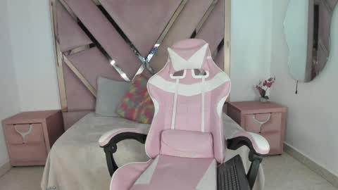 Snapshot of angell_petite01 chatting on May 6, 2026, 9:31 pm angell_petite01 online show from May 6, 2026, 9:31 pm