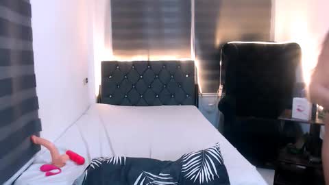 angella_dior online show from September 22, 2025, 5:59 pm