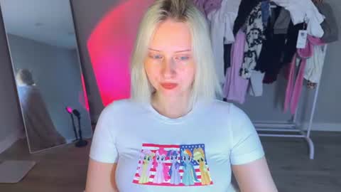 Snapshot of angellisss chatting on June 28, 2026, 11:16 am Cutie online show from June 28, 2026, 11:16 am