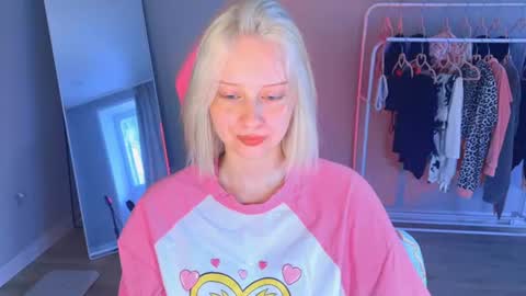 Snapshot of angellisss chatting on July 14, 2026, 10:21 am Cutie online show from July 14, 2026, 10:21 am