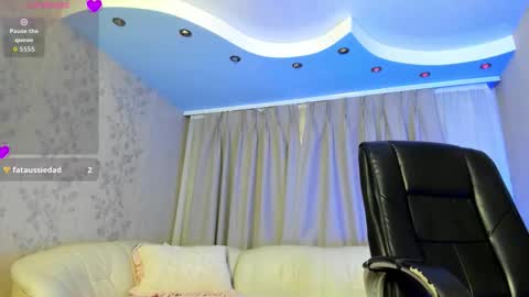 Snapshot of angelly_fox chatting on November 28, 2025, 6:49 am Angelli online show from November 28, 2025, 6:49 am