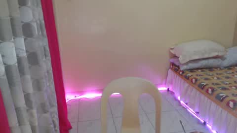 Snapshot of angelofcumx chatting on July 10, 2026, 9:12 am sabina online show from July 10, 2026, 9:12 am