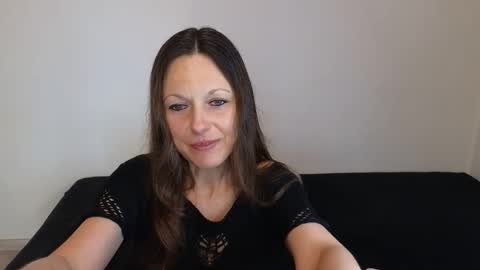 Snapshot of angelslive99 chatting on June 7, 2026, 11:47 am Giulia online show from June 7, 2026, 11:47 am
