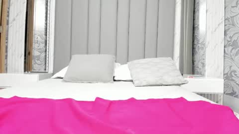 Angel  online show from September 18, 2025, 11:01 am