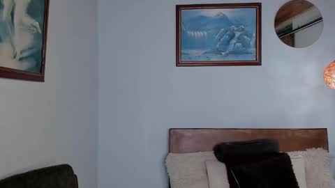 Angel Fox online show from December 4, 2024, 5:11 pm