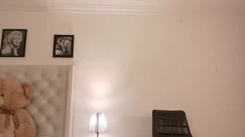 Snapshot of angely_sweet01 chatting on April 21, 2026, 1:42 am Angely online show from April 21, 2026, 1:42 am