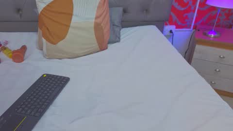 angi_lozano online show from January 15, 2026, 2:10 pm