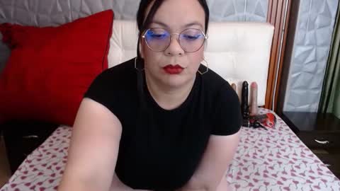 Snapshot of angie_bbw chatting on April 28, 2026, 5:07 pm Angie online show from April 28, 2026, 5:07 pm