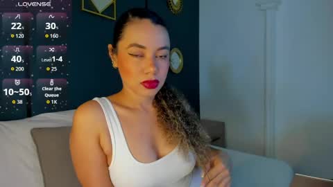 Snapshot of angie_leonn chatting on May 12, 2026, 12:46 pm A N G I E online show from May 12, 2026, 12:46 pm