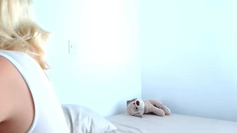 Ania online show from November 1, 2025, 6:21 pm