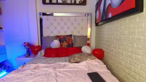 laura  online show from February 15, 2025, 3:20 am