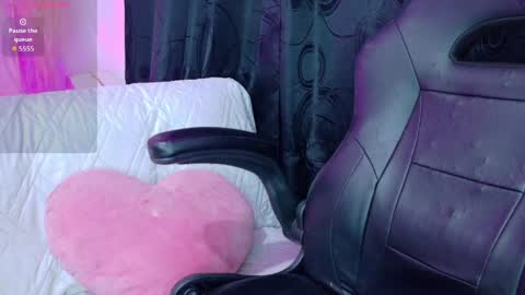 Snapshot of anika_kiti chatting on June 5, 2026, 8:42 am anika_kiti online show from June 5, 2026, 8:42 am