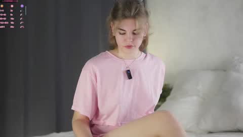 AnishaVivo online show from December 14, 2025, 12:32 pm