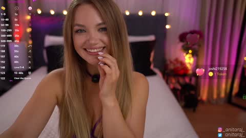 Im Anita thumb up me please its important online show from September 18, 2025, 8:44 pm