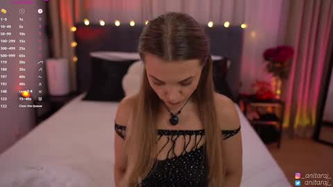 Im Anita thumb up me please its important online show from October 11, 2025, 10:19 pm