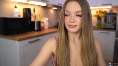 Im Anita thumb up me please its important online show from March 20, 2026, 8:14 pm