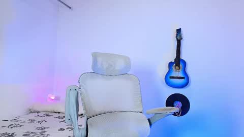 Snapshot of anky_xx chatting on September 17, 2025, 12:23 am Anky online show from September 17, 2025, 12:23 am