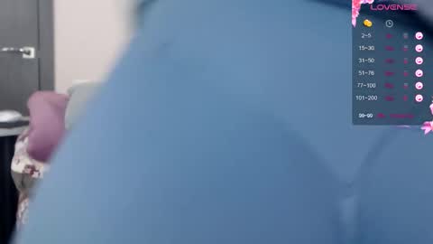 anna_asss online show from December 17, 2025, 5:08 pm