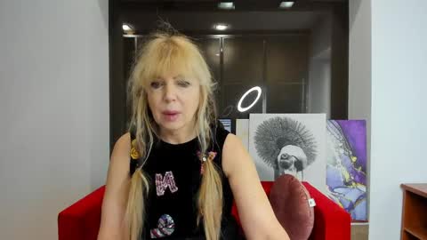 Anna Ditrih online show from March 22, 2026, 6:39 am