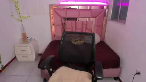 ANNA online show from April 18, 2026, 9:04 pm