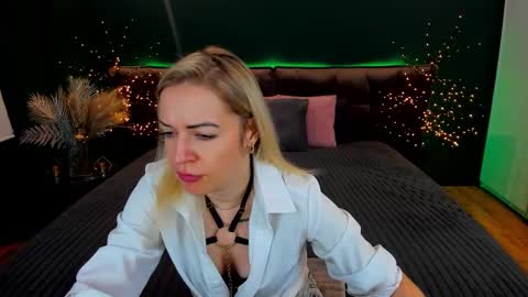 anna_snow9 online show from September 15, 2025, 12:05 pm