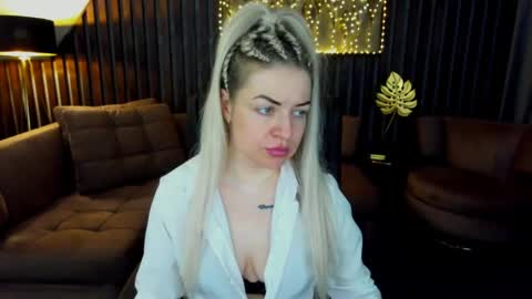 anna_snow9 online show from May 1, 2026, 5:56 am
