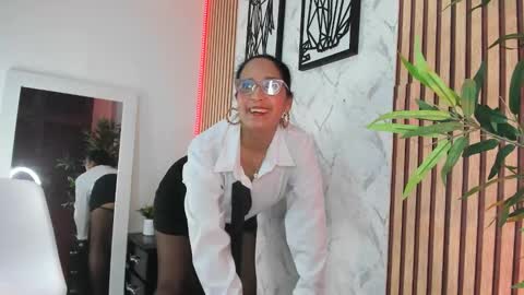 Snapshot of annaarela chatting on October 6, 2025, 11:29 am Annaarela online show from October 6, 2025, 11:29 am
