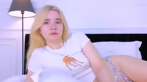 AnnaBelle online show from November 9, 2025, 2:32 am