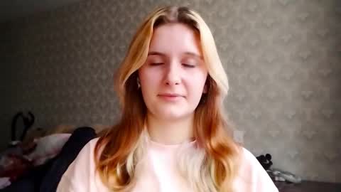 Snapshot of annabroun chatting on November 1, 2025, 12:07 pm Aliia online show from November 1, 2025, 12:07 pm