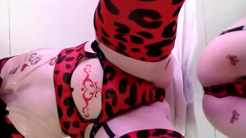 Anna Evodees  online show from January 1, 2025, 10:11 am