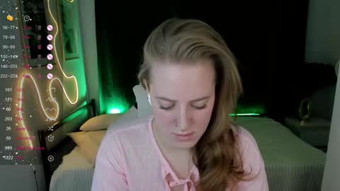 annagrees1 online show from December 15, 2025, 2:32 pm