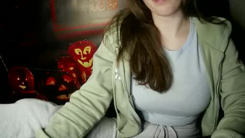 Bella online show from October 22, 2025, 5:34 pm