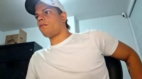 Snapshot of anndyhardy11 chatting on December 16, 2024, 1:11 pm Anndy Hardy online show from December 16, 2024, 1:11 pm