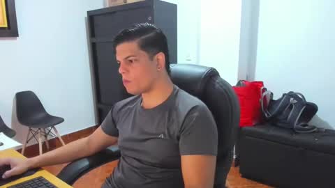 Snapshot of anndyhardy11 chatting on December 17, 2024, 12:11 pm Anndy Hardy online show from December 17, 2024, 12:11 pm