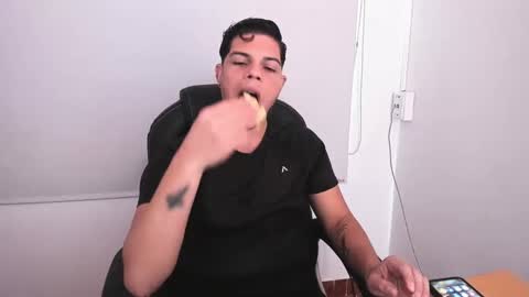 Snapshot of anndyhardy11 chatting on January 9, 2025, 1:45 pm Anndy Hardy online show from January 9, 2025, 1:45 pm