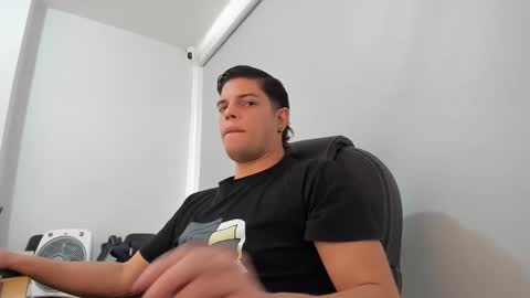 Snapshot of anndyhardy11 chatting on January 17, 2025, 3:00 pm Anndy Hardy online show from January 17, 2025, 3:00 pm