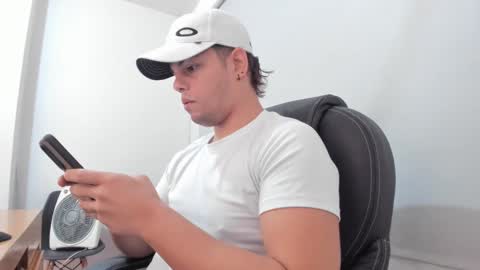 Snapshot of anndyhardy11 chatting on January 21, 2025, 1:11 pm Anndy Hardy online show from January 21, 2025, 1:11 pm